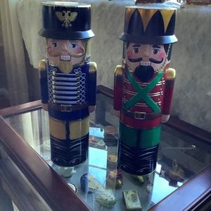 Six holiday tins. Nutcracker and friends